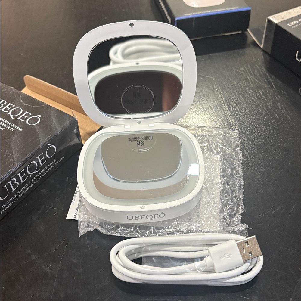Double-Sided Rechargeable LED Compact Mirror NWT - image 1